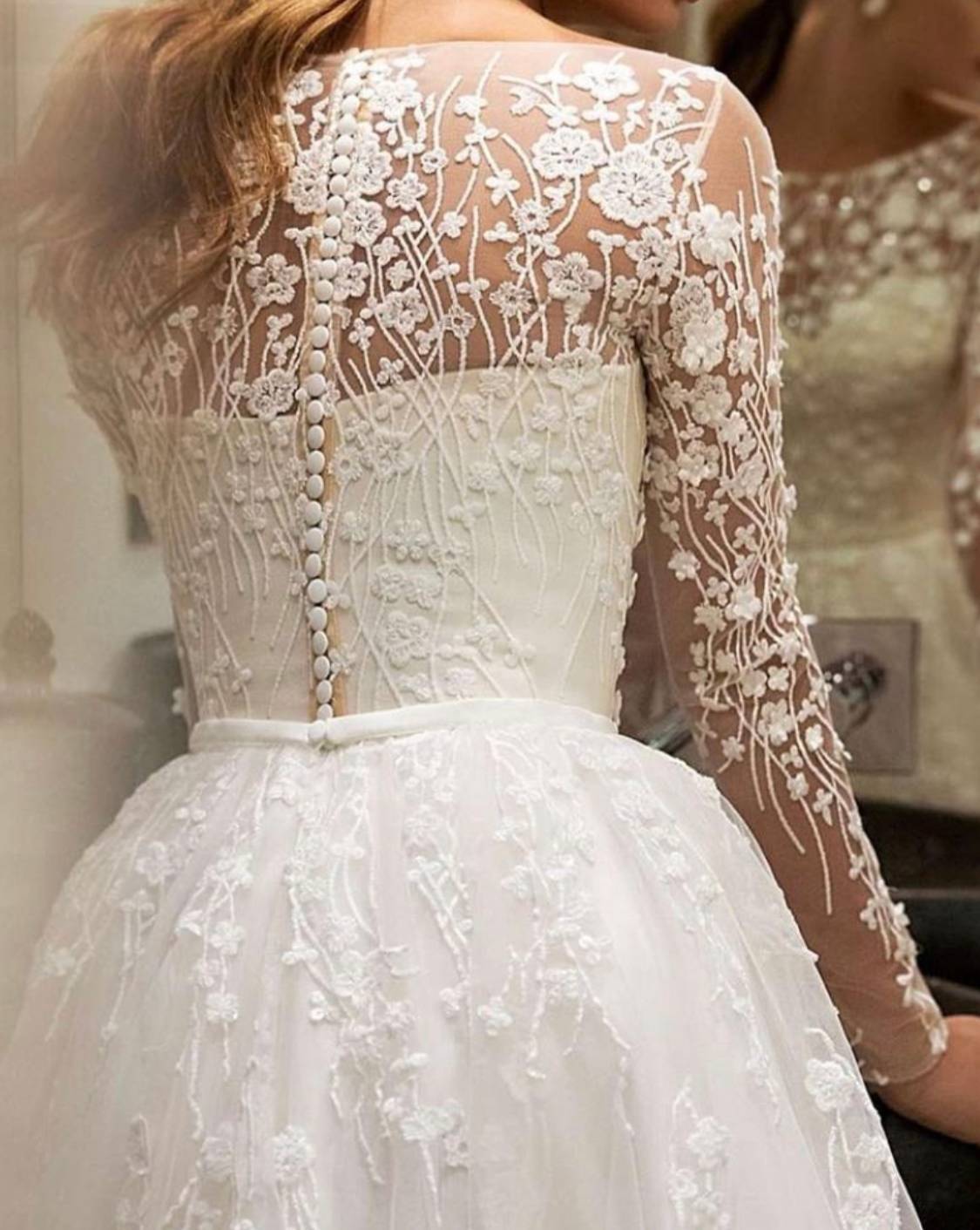Elegant Lace Wedding Gown