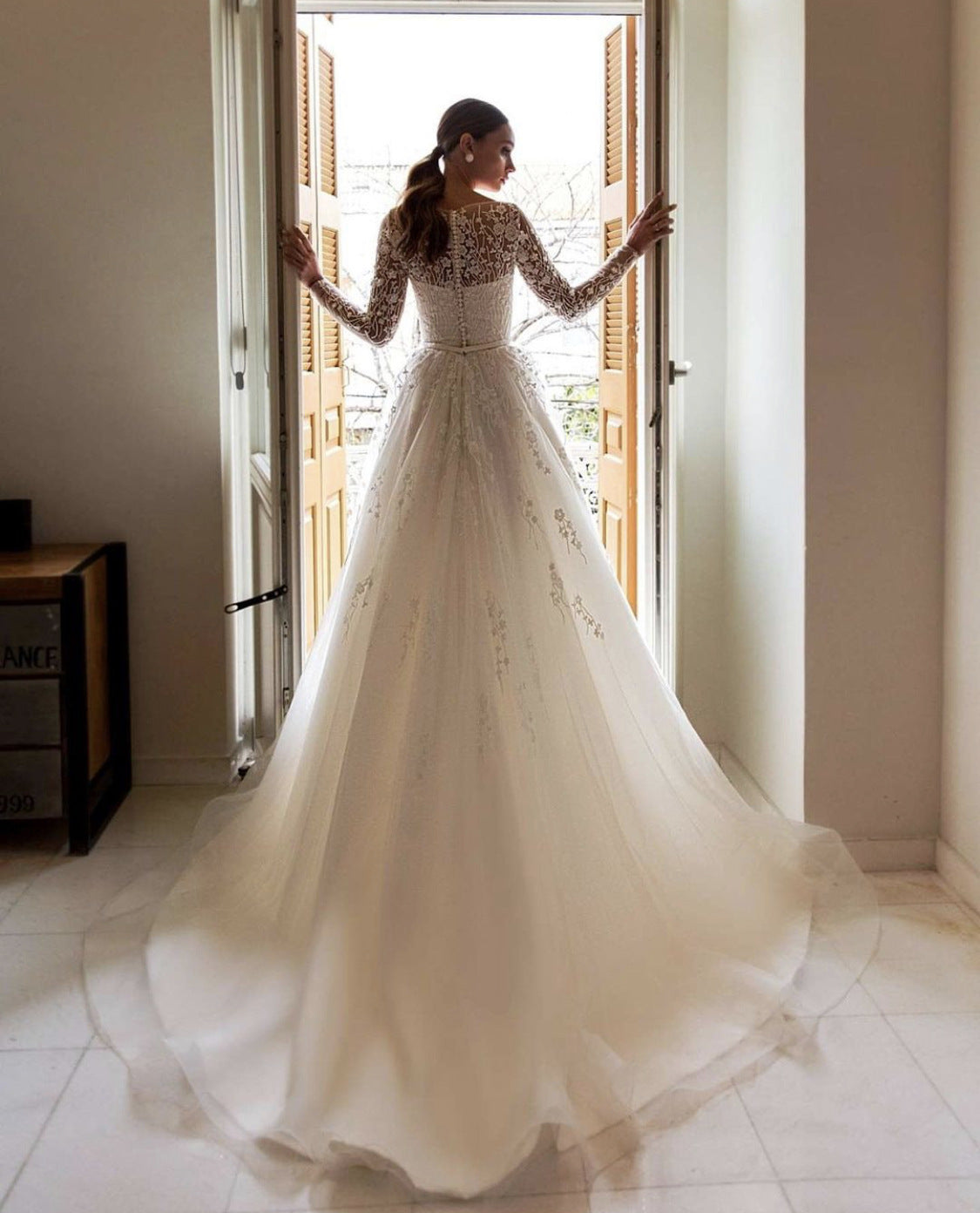Elegant Lace Wedding Gown