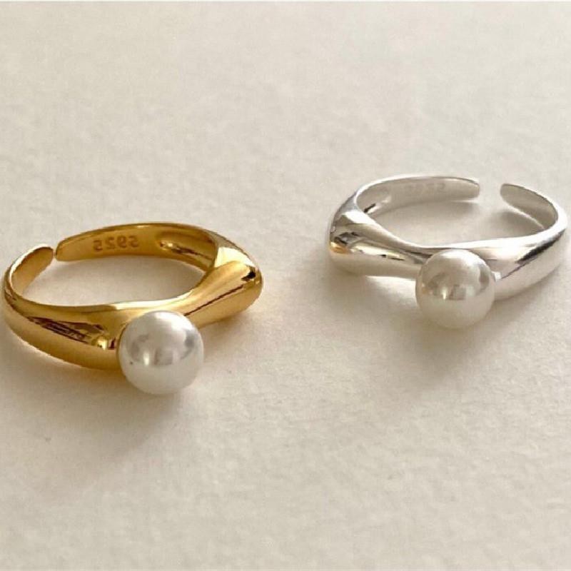 French Delicate Pearl Glossy Ring