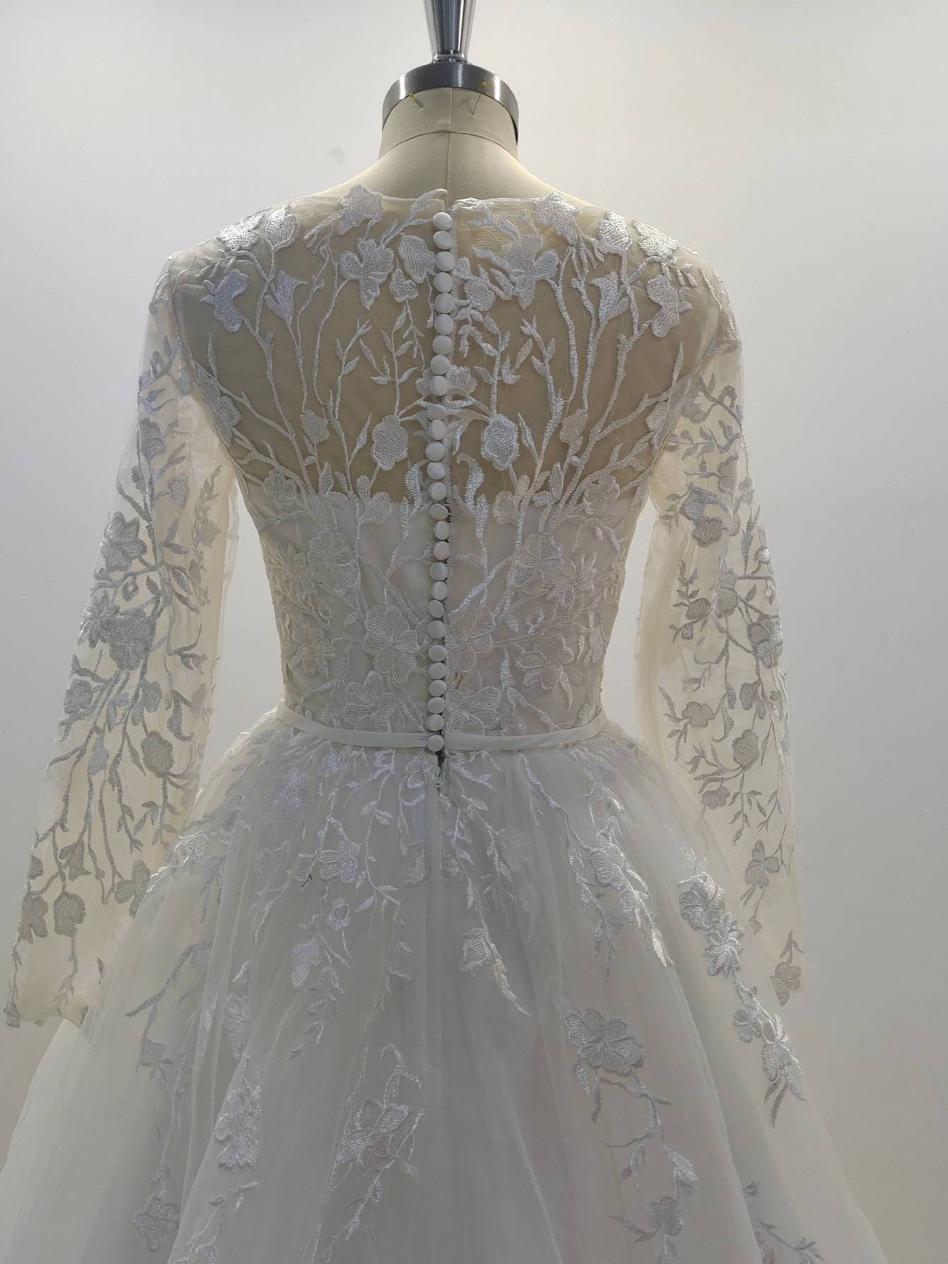 Elegant Lace Wedding Gown