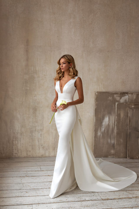  fitted deep v wedding dress